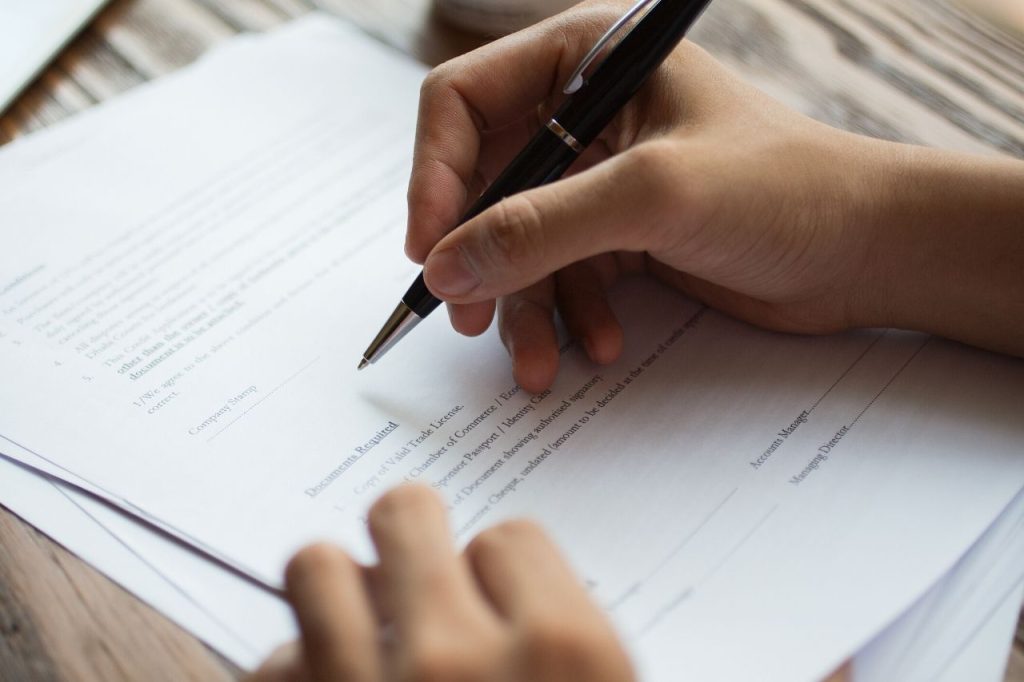 como fazer um contrato de prestação de serviços